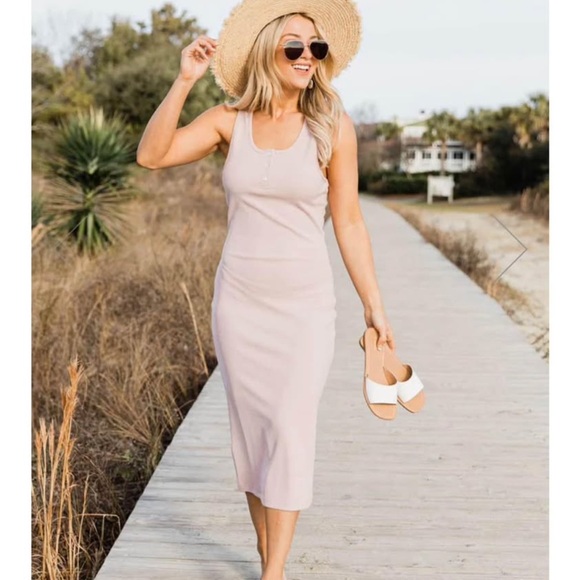 Elegant Pink Sleeveless Dress - Picture 3 of 9